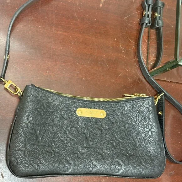 Louis Vuitton Pochette Liv Crossbody Wallet Bag - Picture 8 of 9